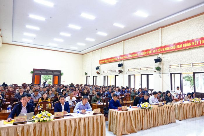 Đông đảo cử tri xã Đinh Văn Lâm Hà tham dự buổi tiếp xúc cử tri
