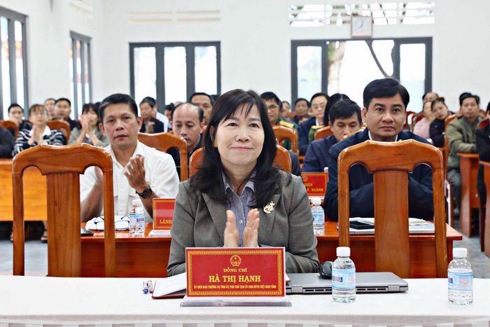 Ủy viên Ban Thường vụ Tỉnh ủy, Phó Chủ tịch Ủy ban MTTQ Việt Nam tỉnh Hà Thị Hạnh cùng lãnh đạo các sở, ngành tham dự hội nghị
