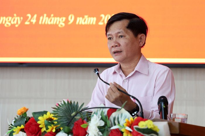Đại diện Phòng Giao dịch Ngân hàng Chính sách xã hội khu vực Đắk Mil giải trình một số nội dung