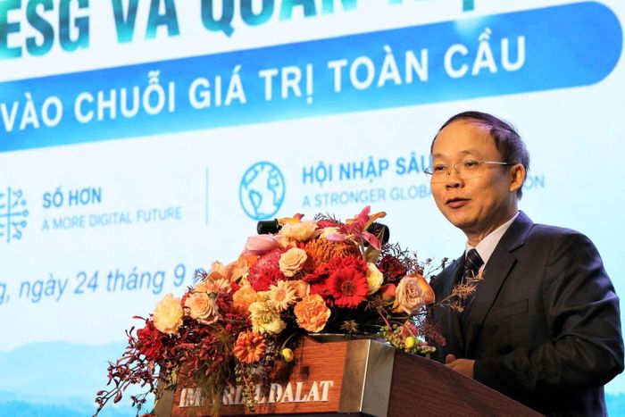 Ông Bùi Trung Nghĩa, Phó Chủ tịch Liên đoàn Thương mại và Công nghiệp Việt Nam phát biểu tại hội nghị