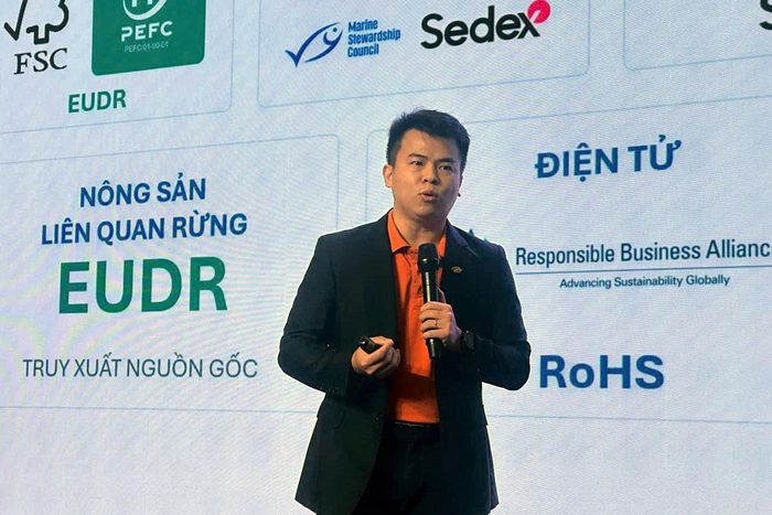 Các chuyên gia diễn giải tại hội nghị