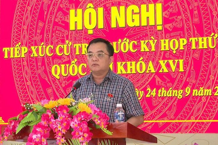 Đại tá Huỳnh Ngọc Liêm, Phó Giám đốc Công an tỉnh, Ủy viên Ủy ban Quốc phòng, An ninh và đối ngoại trả lời kiến nghị cử tri