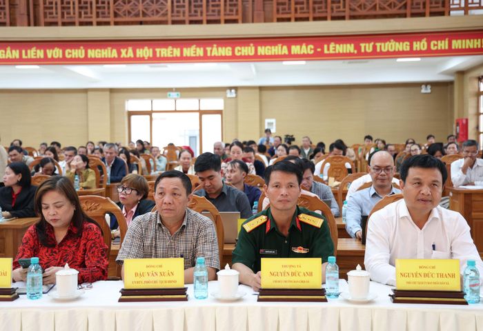 Đại diện phòng, ban địa phương tham dự tại hội nghị