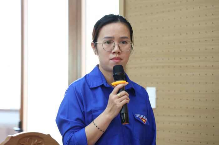 Cử tri Lê Thị Lệ Huyền, thôn 12, xã Bảo Lâm 1 kiến nghị về phụ cấp cho cán bộ Mặt trận đoàn thể thôn, buôn