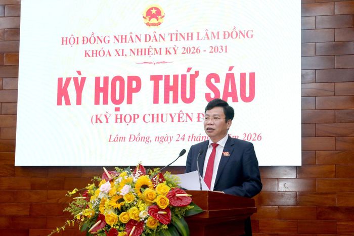 Đồng chí Lưu Văn Trung, Phó Bí thư Tỉnh ủy, Chủ tịch HĐND tỉnh phát biểu bế mạc kỳ họp