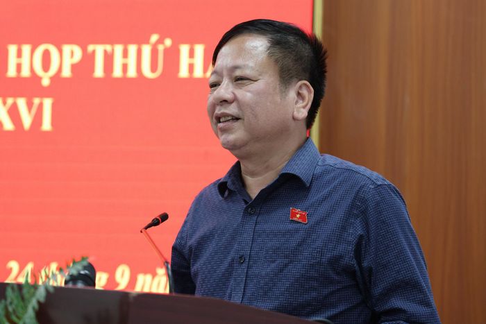 ĐBQH Nguyễn Trường Giang ghi nhận các ý kiến của cử tri địa phương