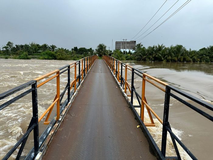 Nước dâng cao tại khu vực Cầu Đúc