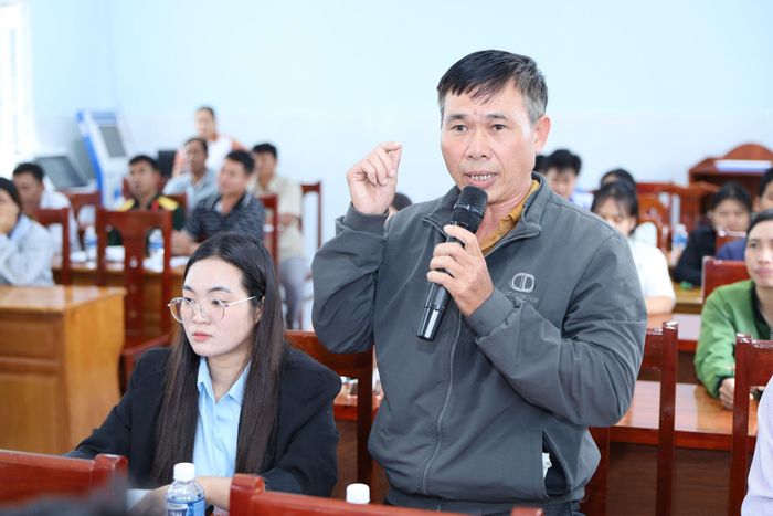 Cử tri Trần Văn Hòa kiến nghị tại buổi tiếp xúc