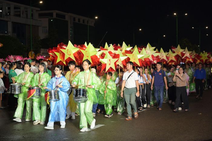 Lễ hội Trung thu không chỉ là ngày hội lớn của các em thiếu niên và nhi đồng, mà còn là niềm mong chờ của người dân khu vực Đông Lâm Đồng