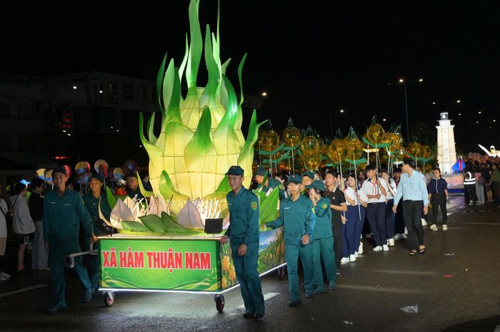 Mô hình thanh long vàng của xã Hàm Thuận Nam