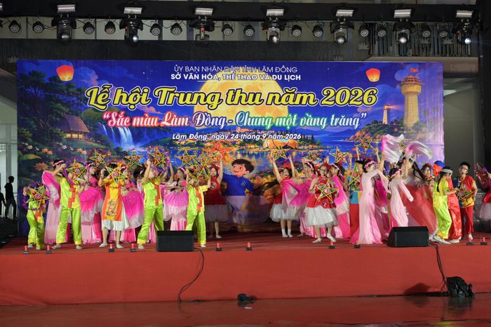 Tiết mục văn nghệ tại Lễ hội trung thu năm 2026