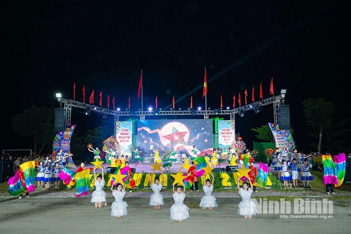 Tiết mục văn nghệ tại chương trình.