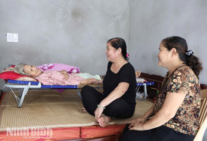 Bà Nguyễn Thị Tâm bày tỏ sự vui mừng trong ngôi nhà mới.