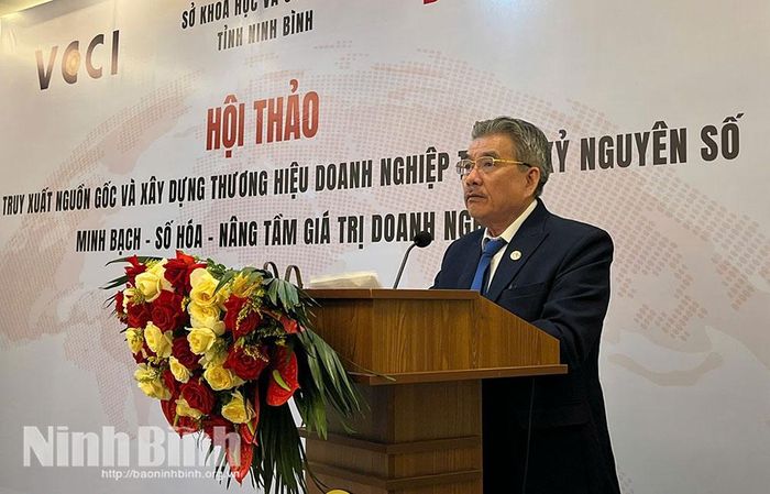 Ông Phạm Văn Thọ, Chủ tịch Công ty Cổ phần Công nghệ Chống giả Việt Nam (ACTIV) phát biểu tại hội thảo.