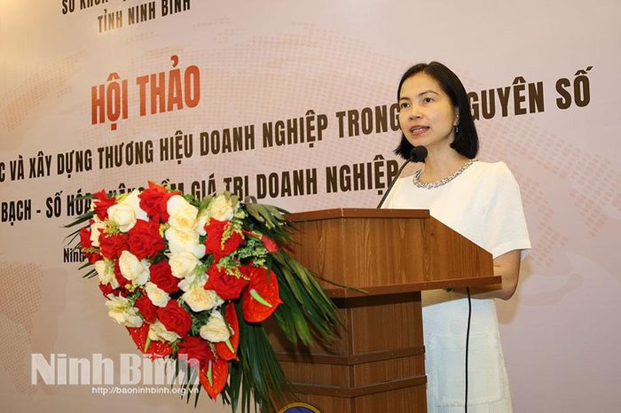 Bà Lê Thị Thu Thuỷ, Phó Viện trưởng Viện Phát triển Doanh nghiệp phát biểu tại hội thảo.