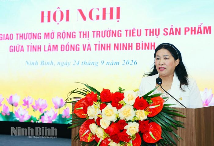 Đồng chí Cao Thị Thanh, Phó Giám đốc Sở Công thương Lâm Đồng phát biểu tại hội nghị.