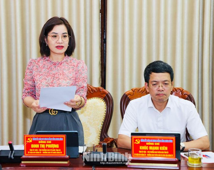 Đồng chí Đinh Thị Phượng, Tỉnh ủy viên, Phó Trưởng Ban Tổ chức Tỉnh uỷ phát biểu tại hội nghị.