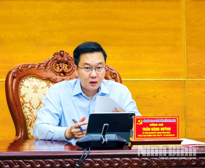 Đồng chí Trần Đăng Quỳnh, Ủy viên Dự khuyết Trung ương Đảng, Phó Bí thư Thường trực Tỉnh ủy, Bí thư Đảng ủy các cơ quan Đảng tỉnh phát biểu kết luận hội nghị.