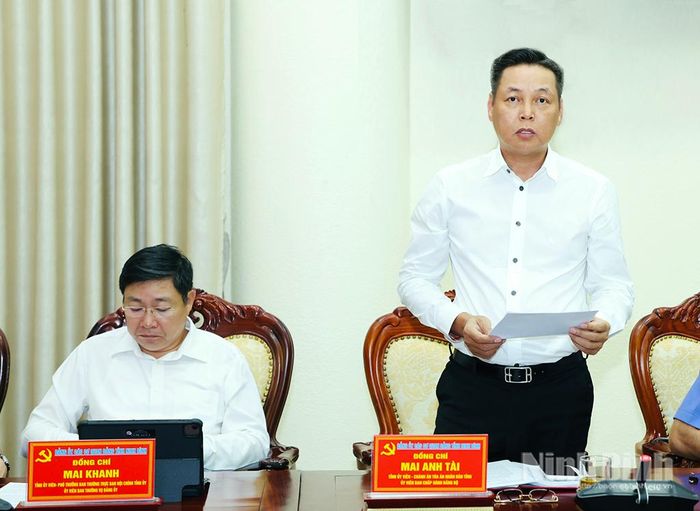 Đồng chí Mai Anh Tài, Tỉnh ủy viên, Chánh án Toà án nhân dân tỉnh, Ủy viên Ban chấp hành Đảng bộ các cơ quan Đảng tỉnh phát biểu tại hội nghị.