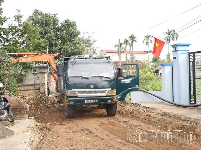 Người dân xã Hiền Quan đồng thuận GPMB để thực hiện các công trình, dự án trên địa bàn.