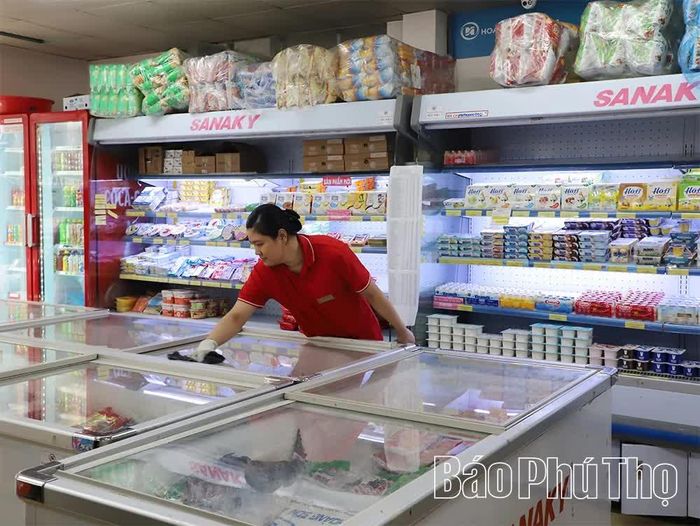 Hàng hóa phân phối qua hệ thống siêu thị trên địa bàn phường Hòa Bình được kiểm soát chặt chẽ về chất lượng.
