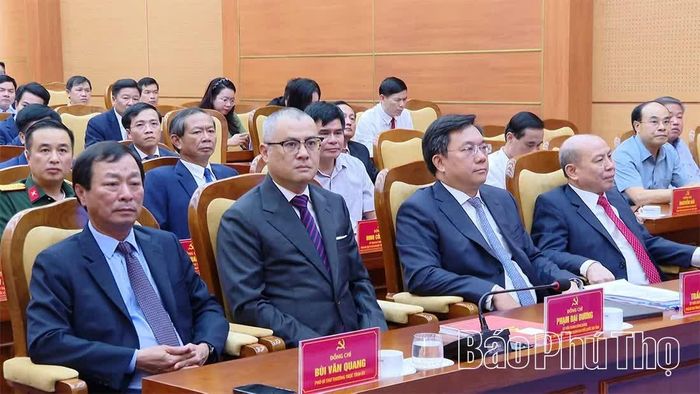 Các đại biểu dự hội nghị. 