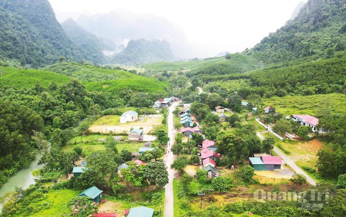 Một góc bản Yên Hợp nhìn từ trên cao - Ảnh: X.P