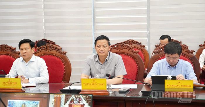 Đồng chí Vương Quốc Tuấn, Bí thư Tỉnh ủy và các đồng chí lãnh đạo tỉnh tại buổi làm việc - Ảnh: Q.V