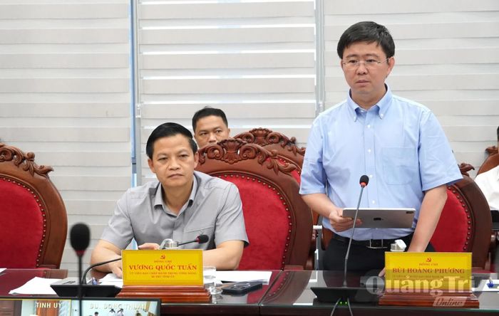 Đồng chí Bùi Hoàng Phương, Chủ tịch UBND tỉnh phát biểu tại buổi làm việc - Ảnh: Q.V