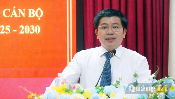 Đồng chí Trần Vũ Khiêm, Phó Bí thư Thường trực Tỉnh ủy phát biểu tại lễ bế giảng - Ảnh: N.M