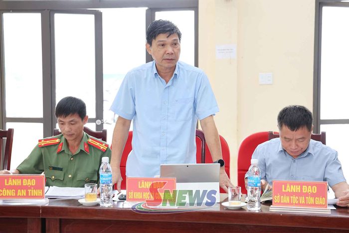 Lãnh đạo Sở khoa học và Công nghệ phát biểu ý kiến tại chương trình kiểm tra, nắm tình hình xã Phiêng Cằm.