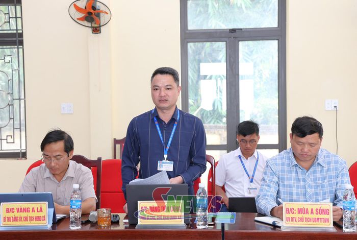Lãnh đạo xã Phiêng Cằm phát biểu ý kiến.