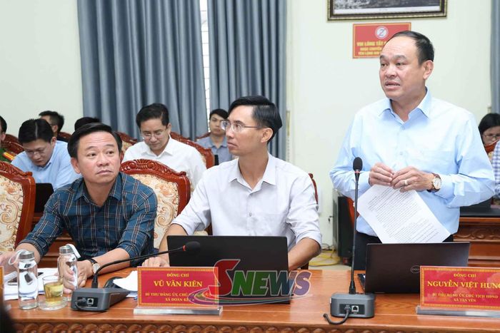 Đồng chí Bí thư Đảng ủy xã Tân Yên phát biểu tại cuộc làm việc.