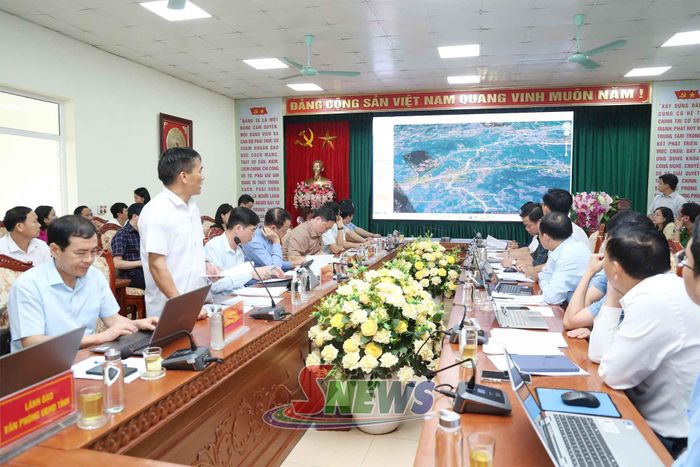 Lãnh đạo Ban Quản lý dự án đầu tư xây dựng các công trình giao thông tỉnh báo cáo công tác chuẩn bị đầu tư và giải phóng mặt bằng Dự án CT.03