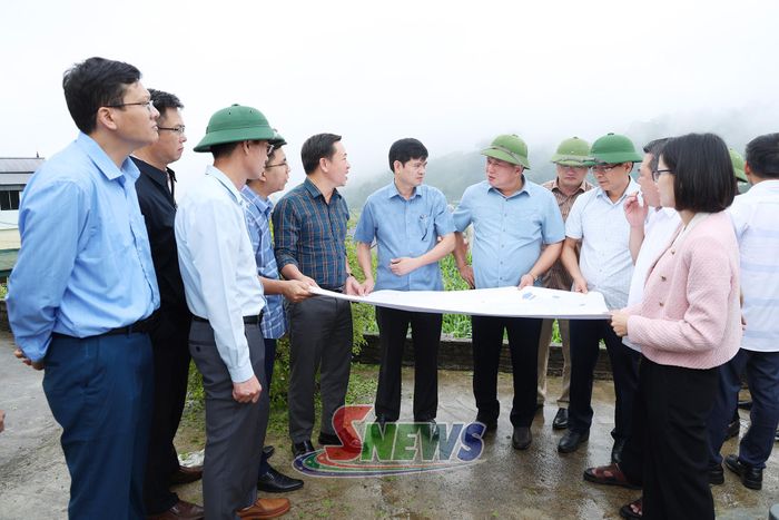 Đoàn công tác của tỉnh khảo sát thực địa công tác chuẩn bị các điều kiện thực hiện Dự án CT.03 tại phường Vân Sơn.