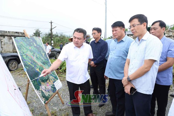 Đoàn công tác của tỉnh khảo sát thực địa công tác chuẩn bị các điều kiện thực hiện Dự án CT.03 tại phường Thảo Nguyên.