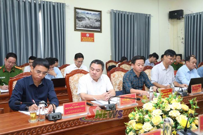 Các đại biểu dự cuộc làm việc.