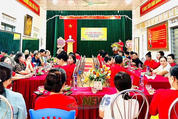 Ra mắt mô hình “Bàn trà Mặt trận, lắng nghe tiếng dân” Tổ 20, phường Tô Hiệu.
