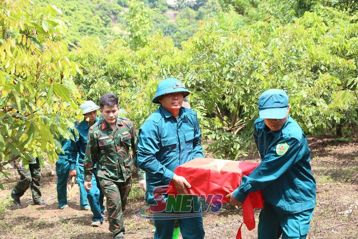 Quy tập hài cốt liệt sĩ tại bản Hua Đán, xã Chiềng Hặc.