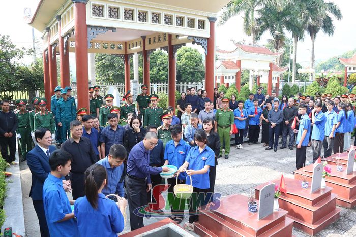 Hài cốt liệt sĩ được truy điệu, an táng tại Nghĩa trang Liệt sĩ xã Yên Châu.