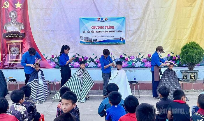 Đoàn xã Xín Mần tổ chức chương trình “Cắt tóc yêu thương – Cùng em tới trường” tại Trường PTDTBT Tiểu học Chí Cà.