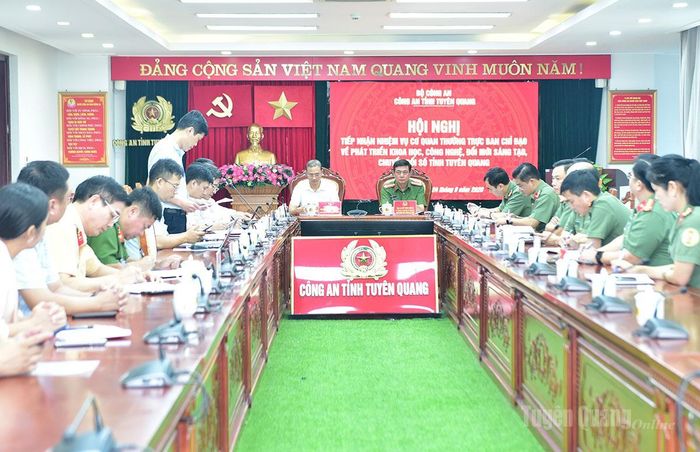 Toàn cảnh hội nghị.