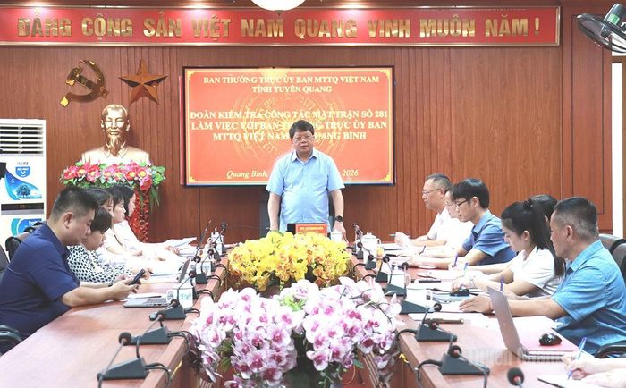 Phó Chủ tịch Thường trực Ủy ban MTTQ tỉnh Hà Trung Kiên kết luận buổi làm việc với Ban Thường trực Uỷ ban MTTQ xã Quang Bình.