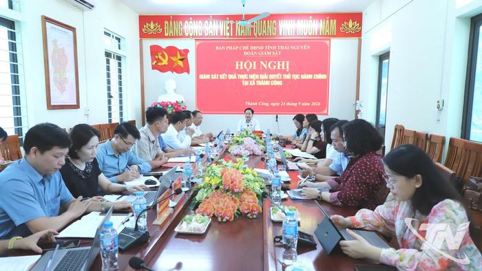 Đoàn giám sát làm việc tại xã Thành Công.