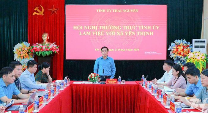 Đồng chí Chủ tịch HĐND tỉnh và Đoàn công tác làm việc tại xã Yên Thịnh.
