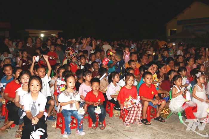 Thiếu nhi xã Đồng Phúc có một buổi tối Trung Thu vui vẻ, nhiều cảm xúc.