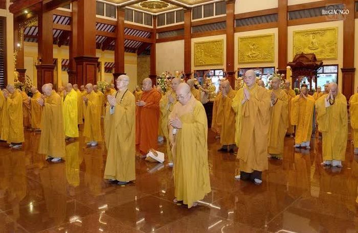 Bố-tát là nghi thức đặc thù của Tăng đoàn do Đức Phật chế định nhằm nuôi lớn các pháp lành