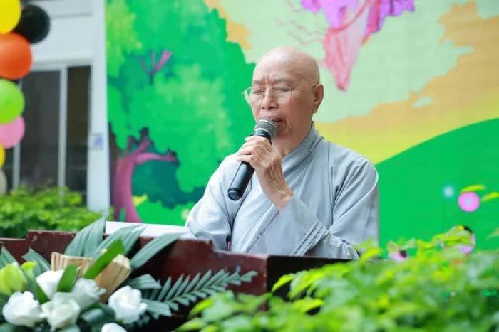 Ni trưởng Thích Nữ Mỹ Thuận chia sẻ tại buổi tặng quà