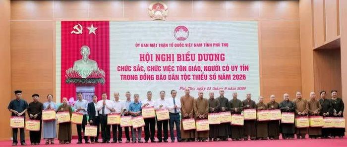BIểu dương các chức sắc, chức việc và người có uy tín trong đồng bào dân tộc thiểu số năm 2026