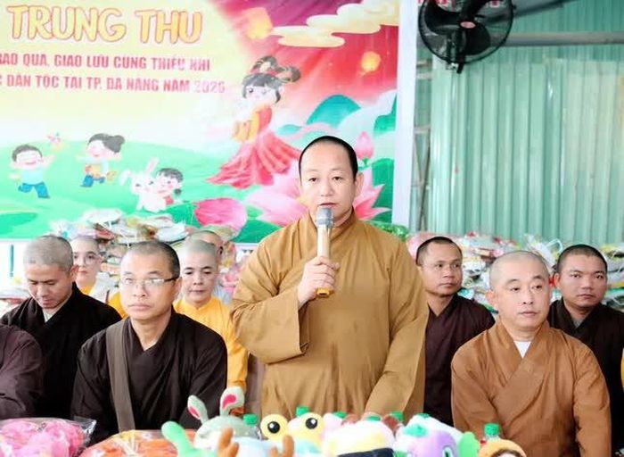 Thượng tọa Thích Pháp Bảo phát biểu